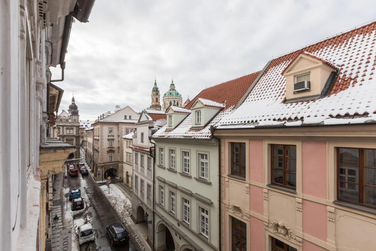 Charles Bridge Royal Apartments - Castle District Prag Exteriör bild