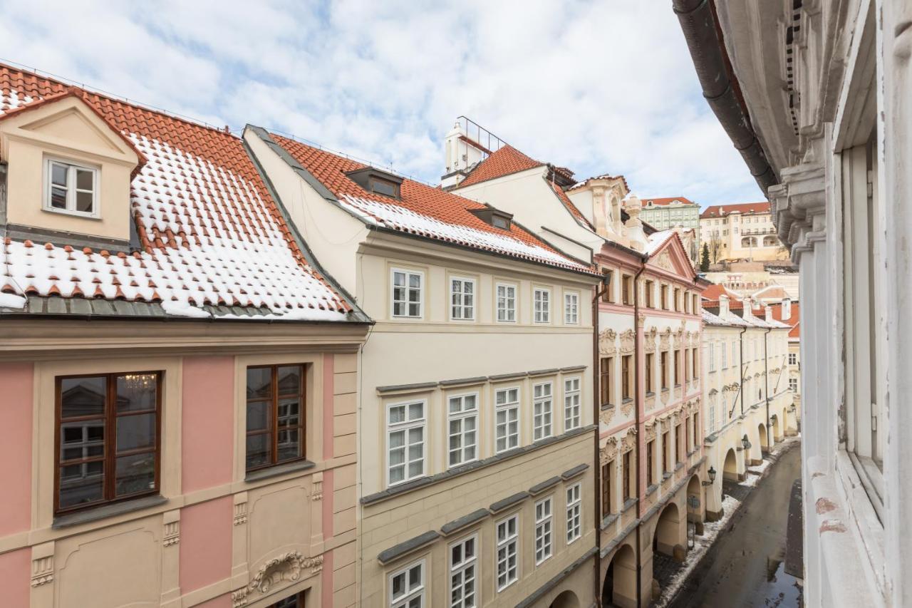 Charles Bridge Royal Apartments - Castle District Prag Exteriör bild