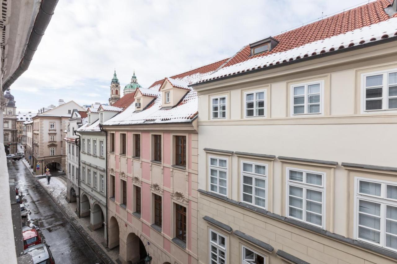 Charles Bridge Royal Apartments - Castle District Prag Exteriör bild